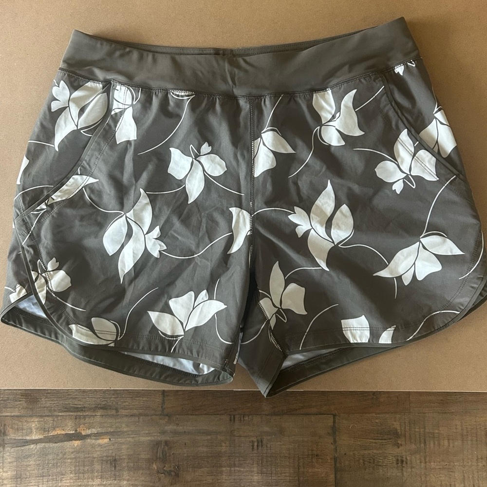 Lands' End Gray Floral Women's swim
Shorts - Size 16